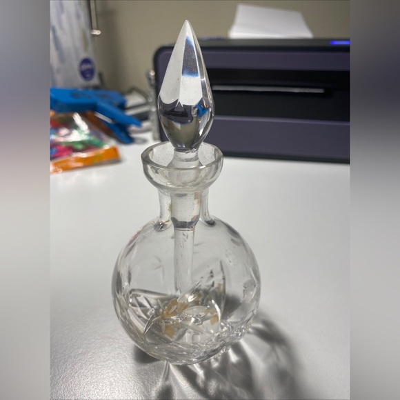 WEDGWOOD CRYSTAL MAJESTY PATTERN PERFUME BOTTLE WITH DAUBER - Picture 1 of 5